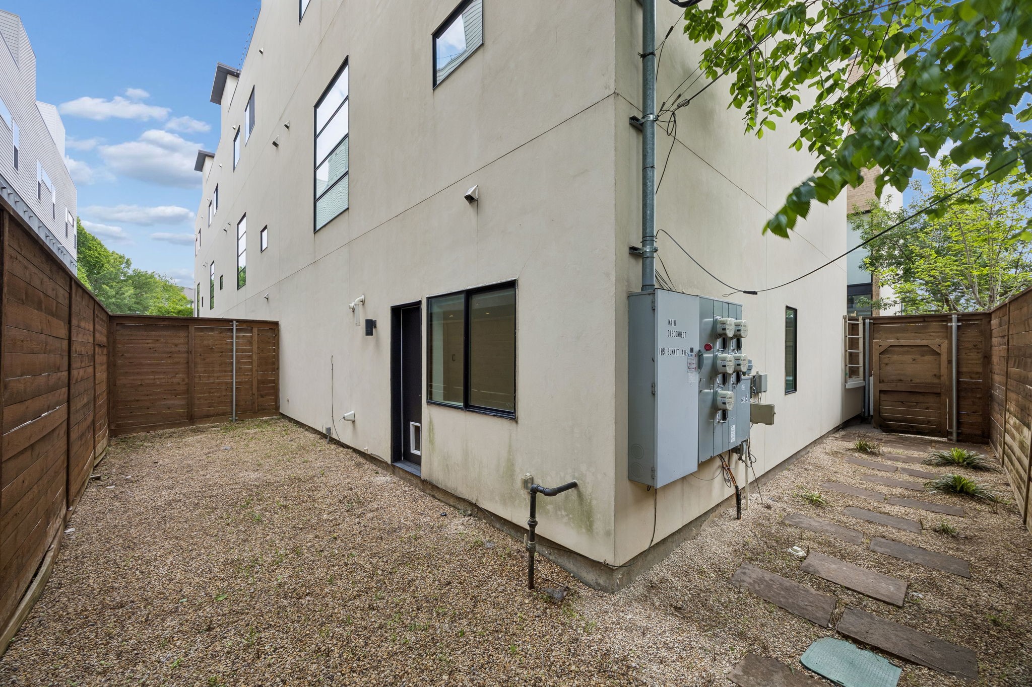 1851 Summit Avenue 4