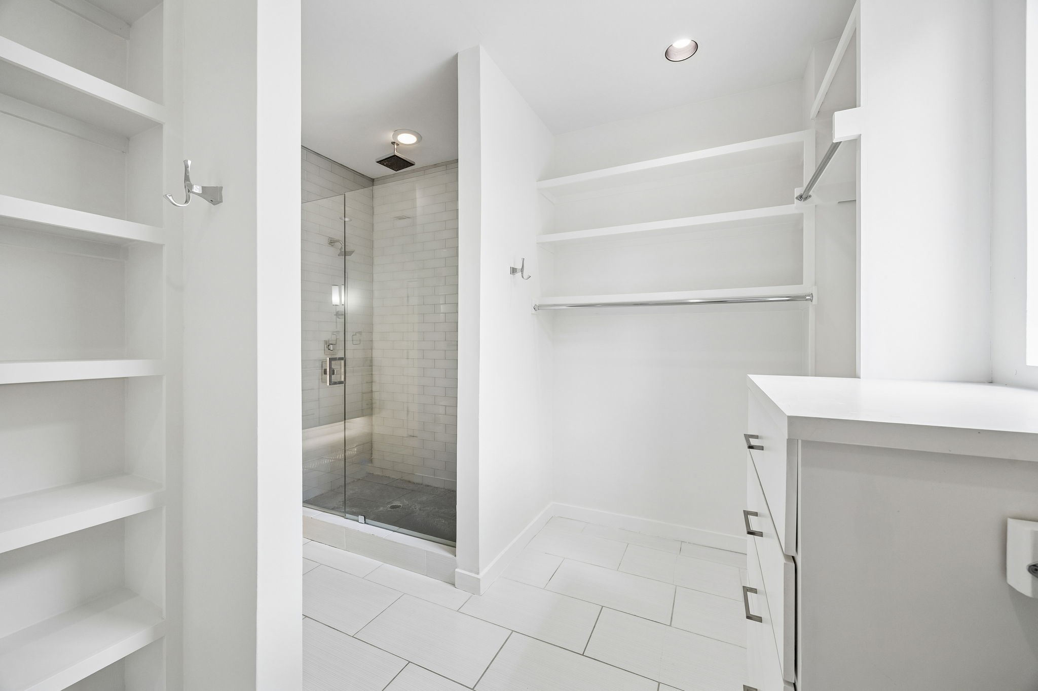 1851 Summit Avenue 4