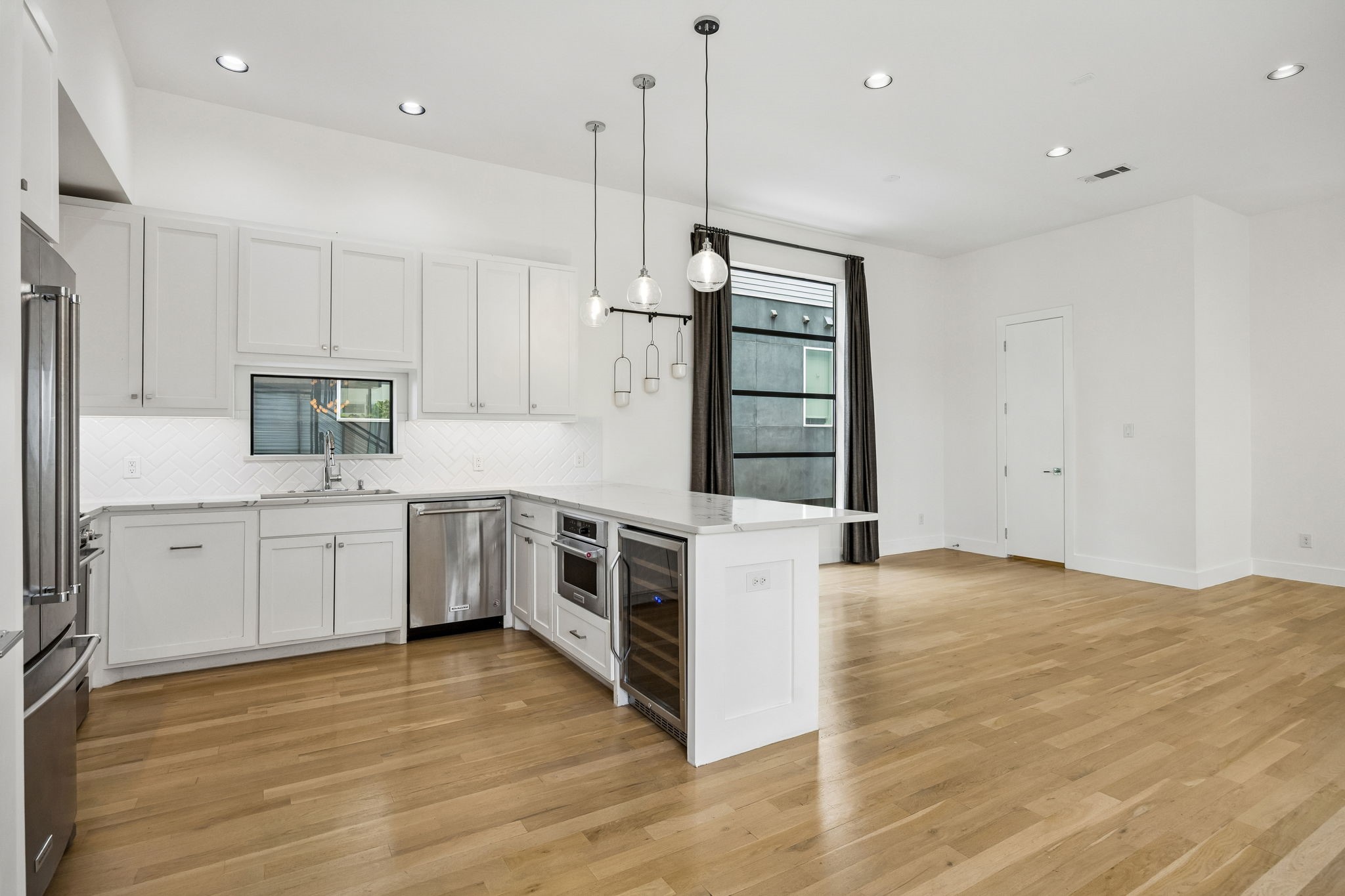 1851 Summit Avenue 4