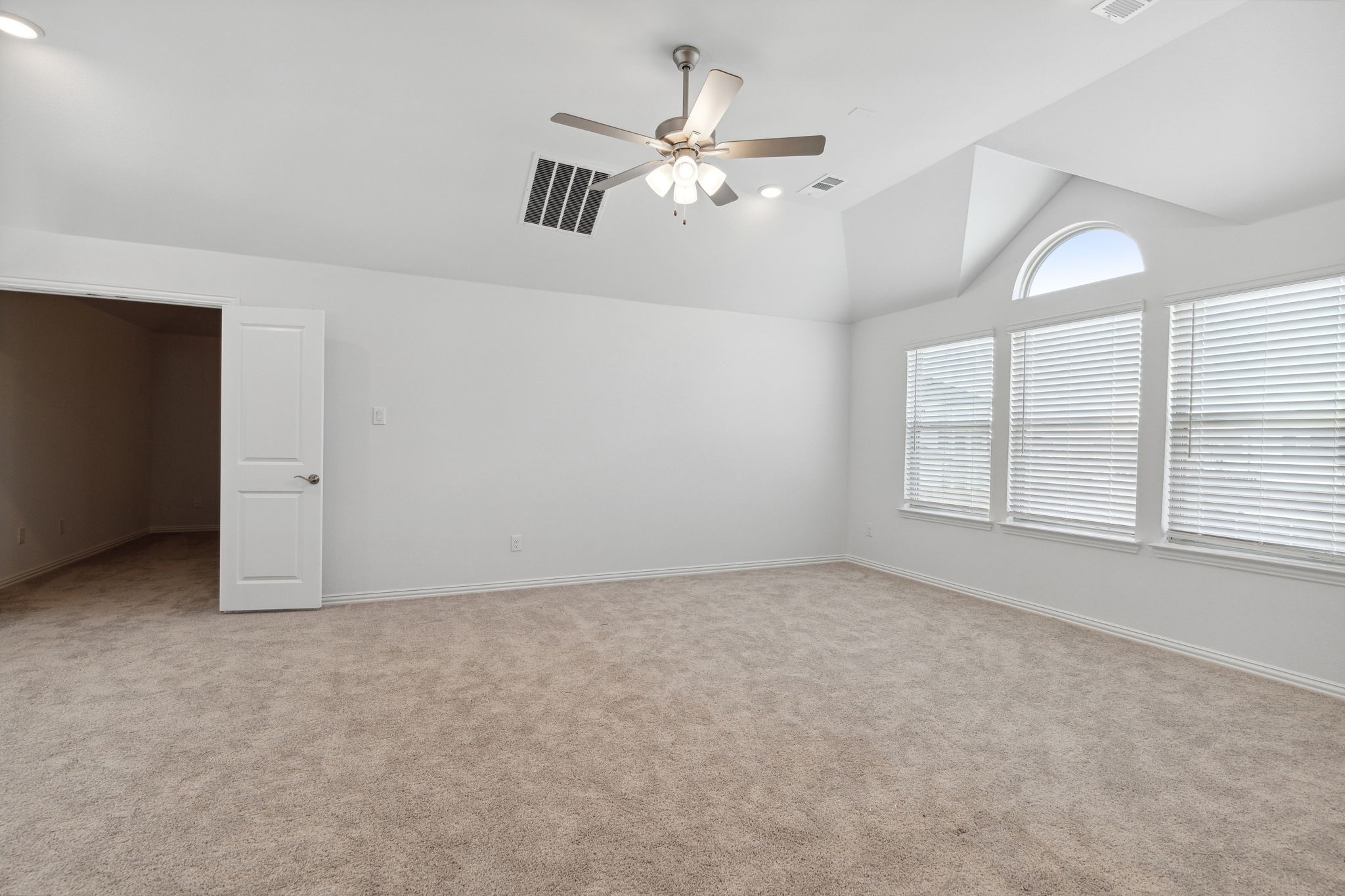 5604 Winona Lane