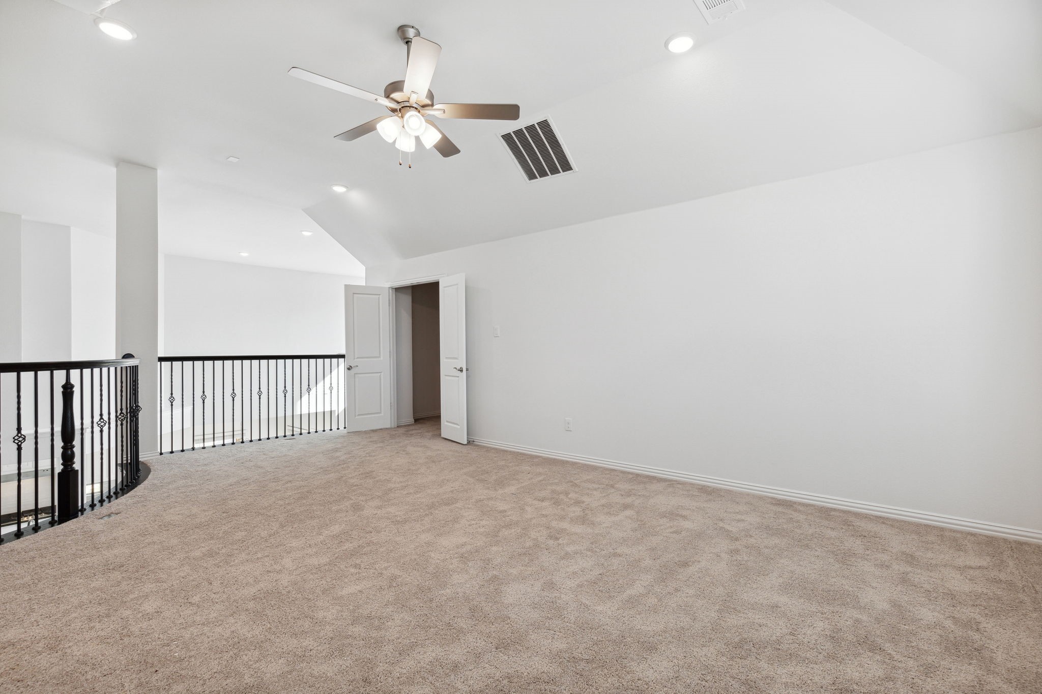 5604 Winona Lane