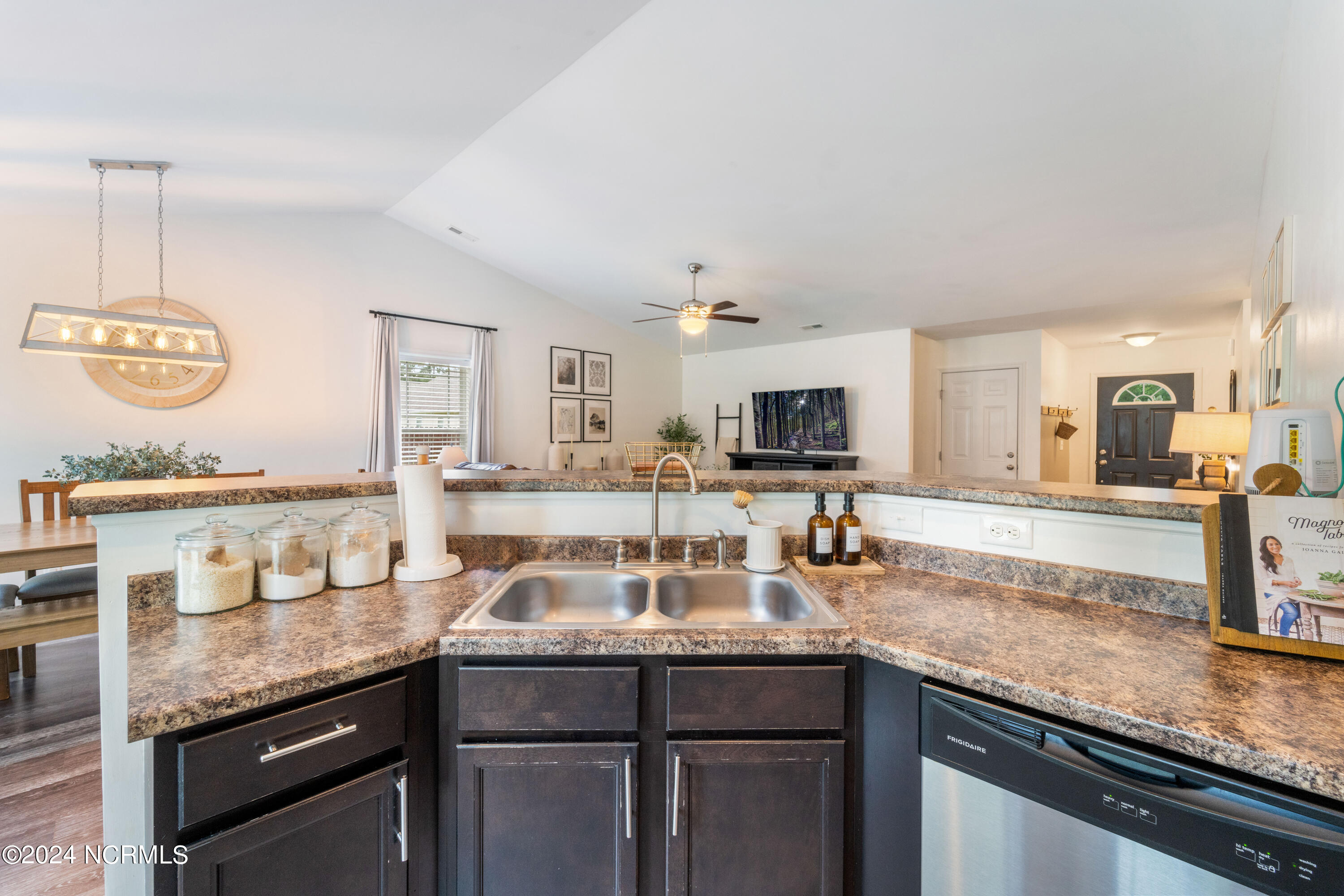 112 Chandas Place