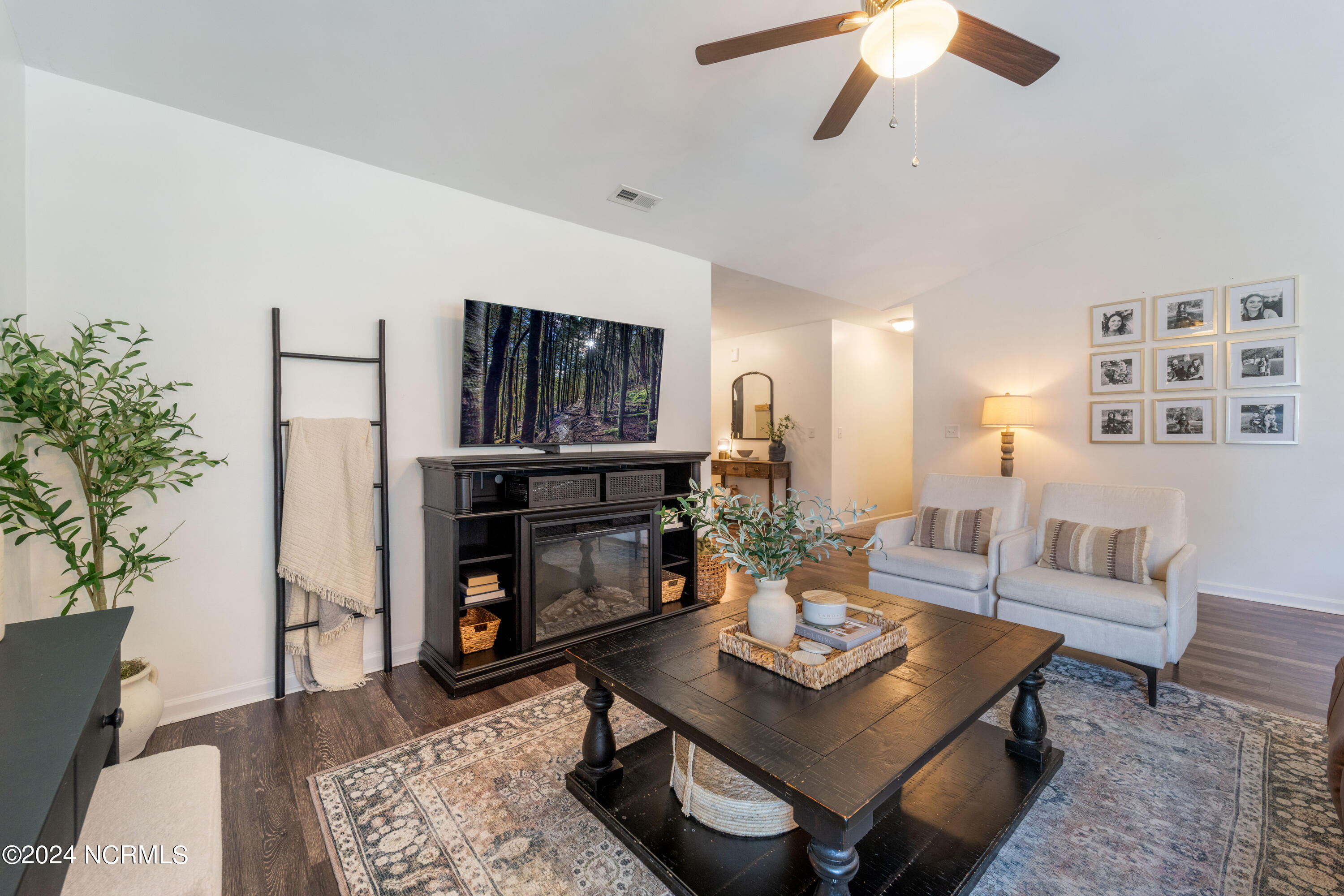 112 Chandas Place
