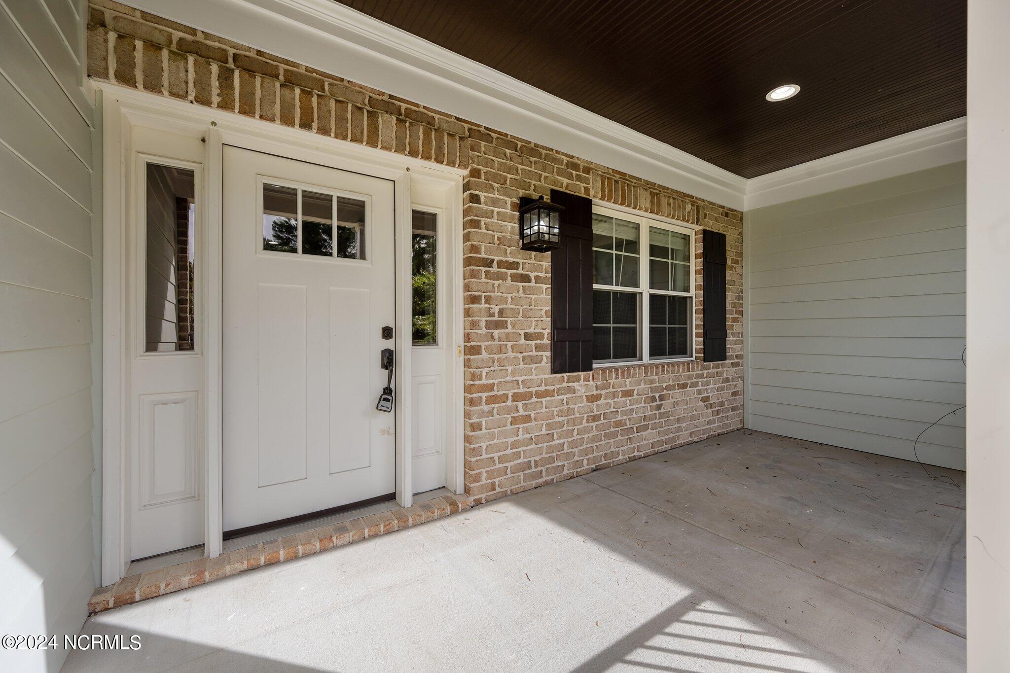 402 Compass Point