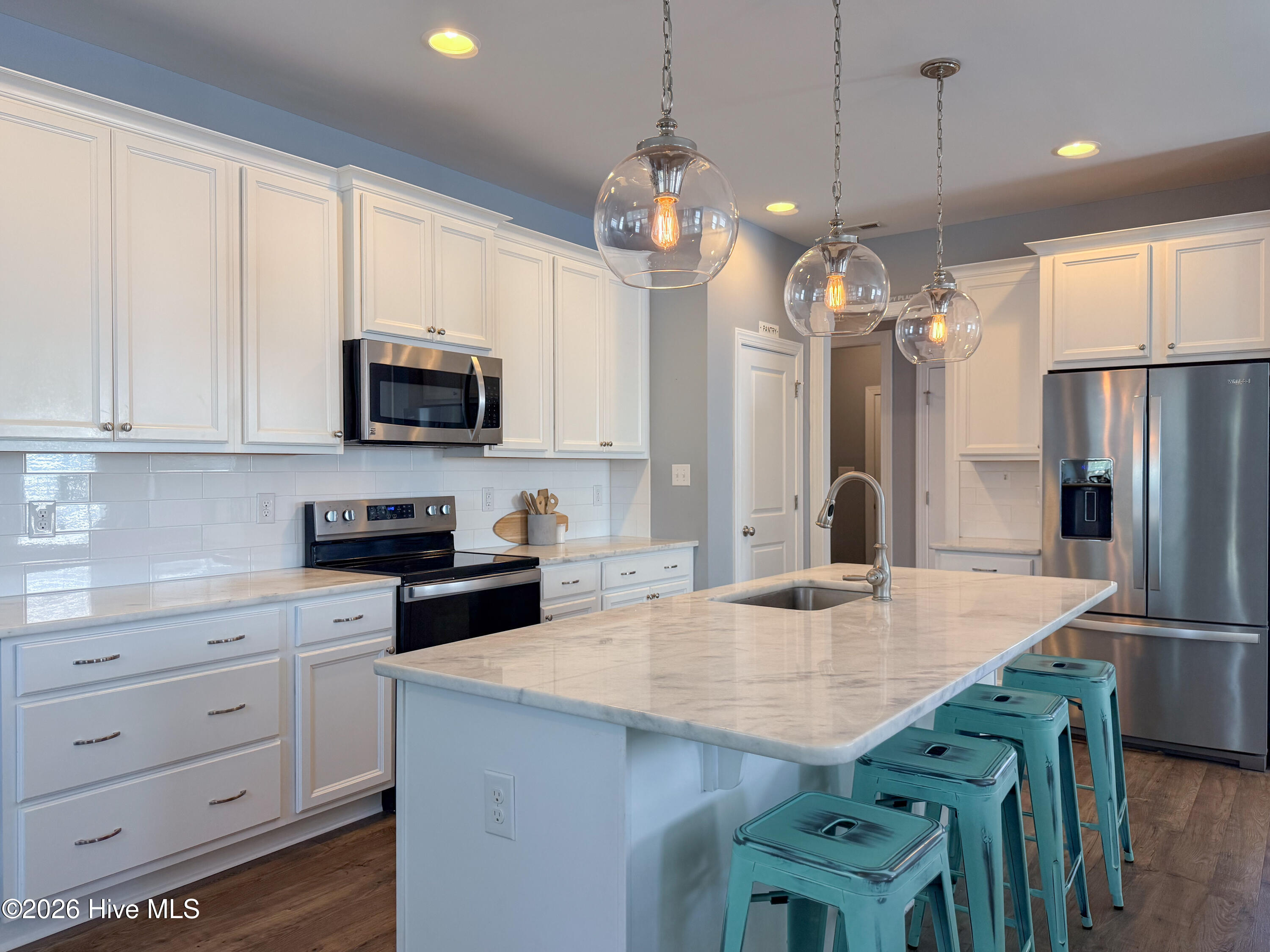 585 W Craftsman Way