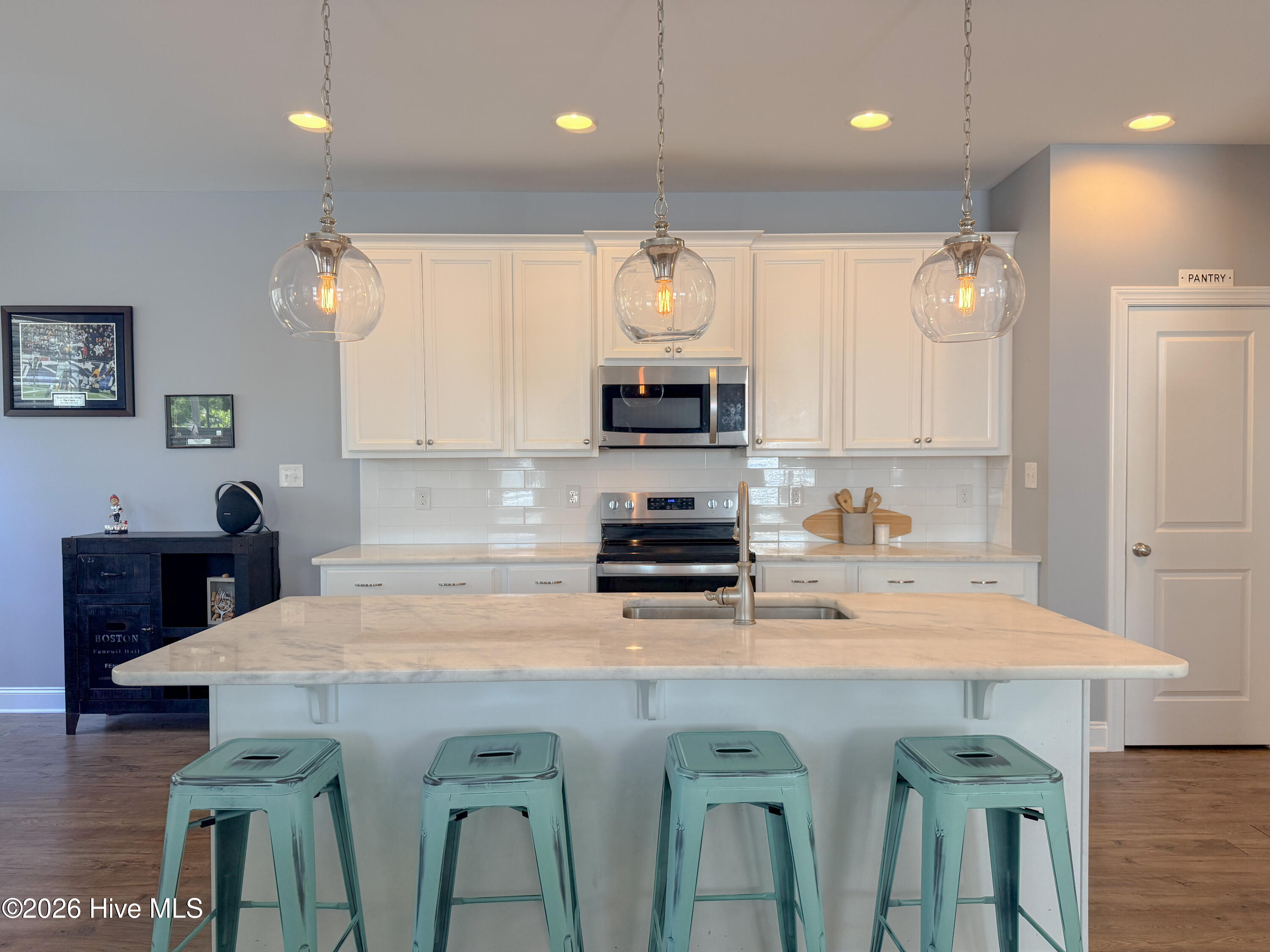 585 W Craftsman Way