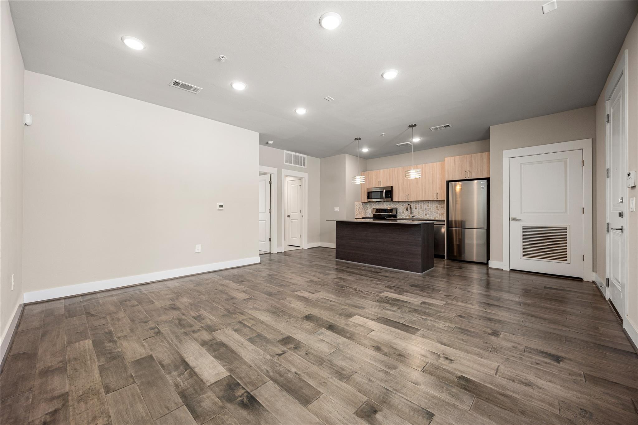 4819 Caroline Street # 103