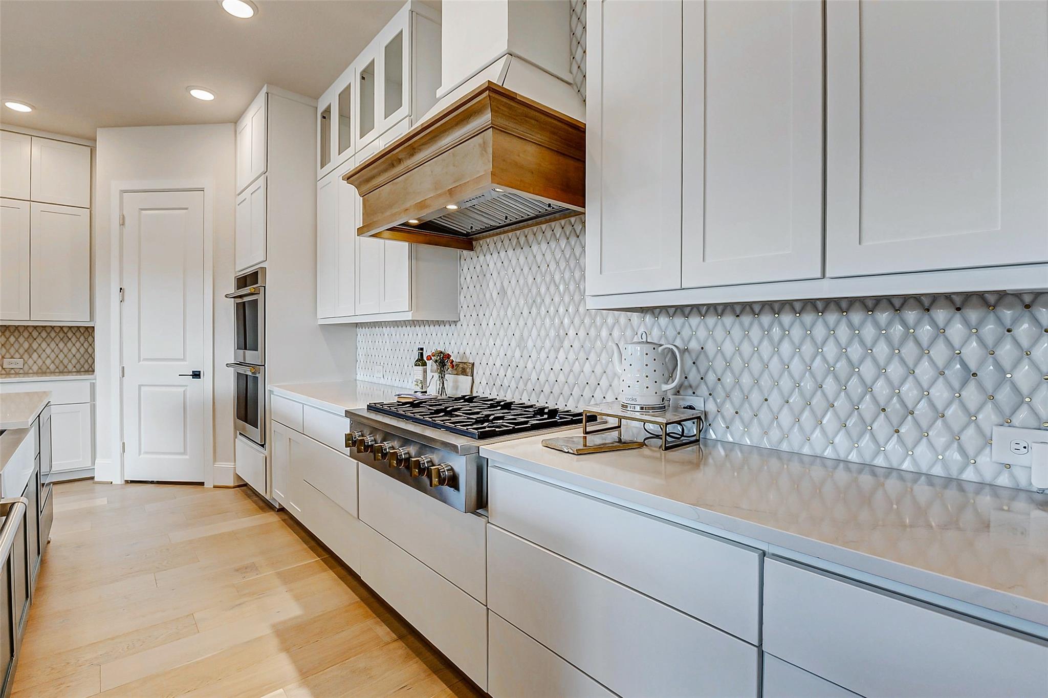 7606 Redwoods Forest Drive