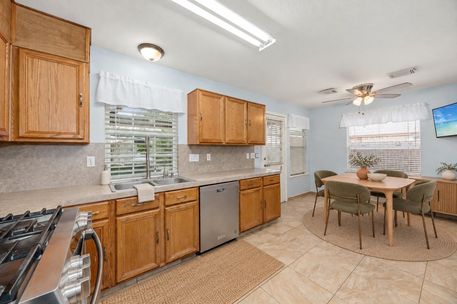 16123 Mossy Grove