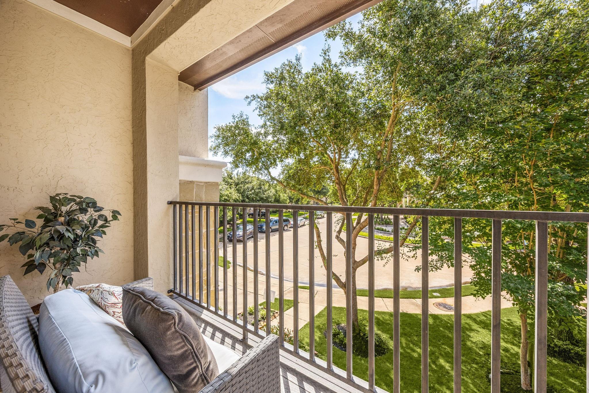 5102 Hawthorne Bend Drive