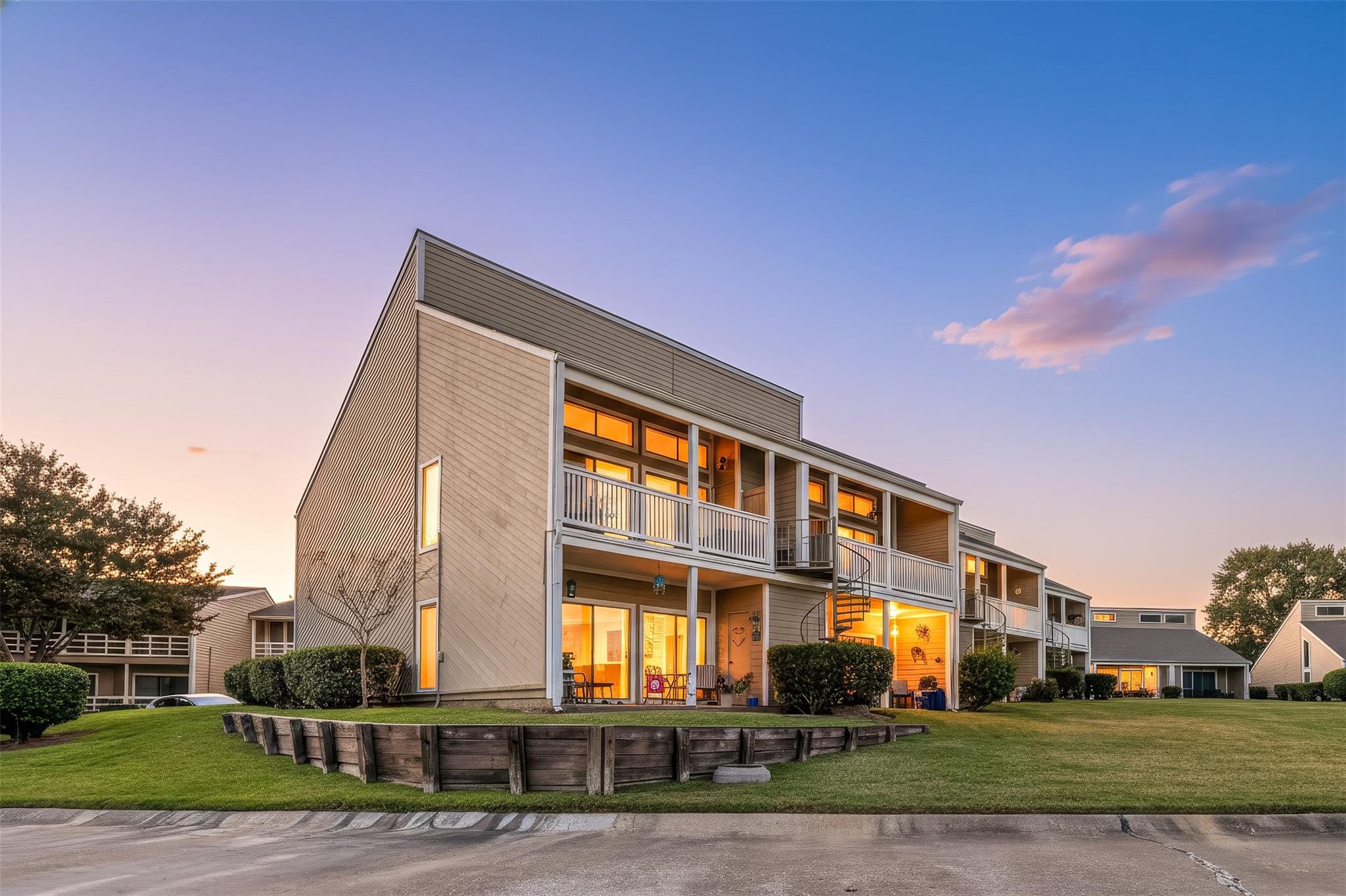 108 April Sound Drive S