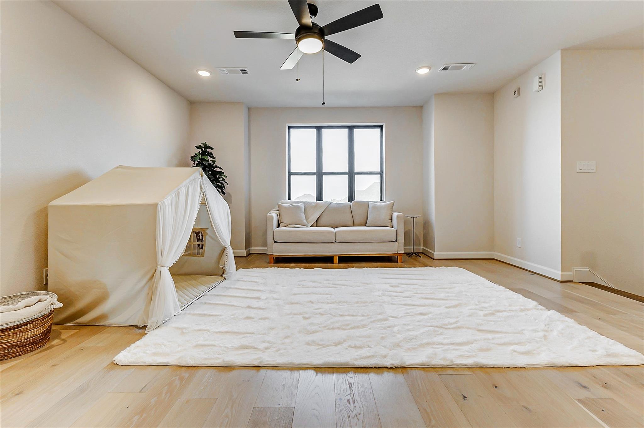 7606 Redwoods Forest Drive