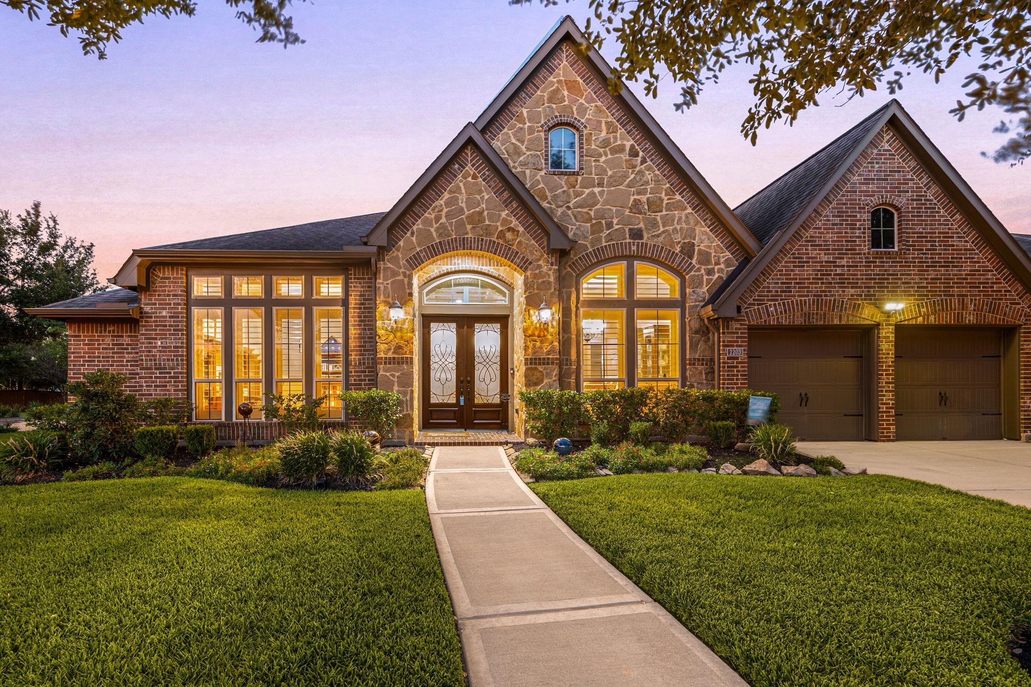 2203 Draycutt Drive
