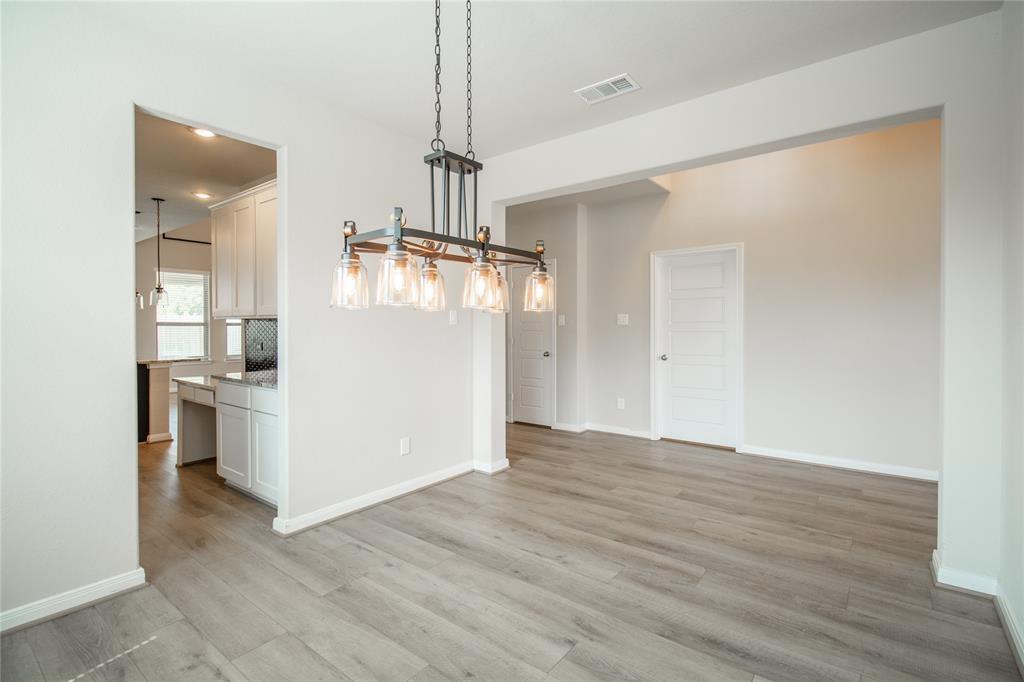21449 21449 Kings Guild Lane