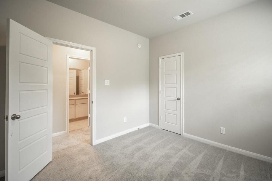 21449 21449 Kings Guild Lane