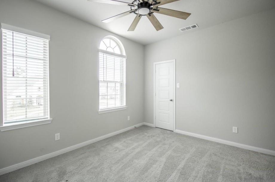 21449 21449 Kings Guild Lane