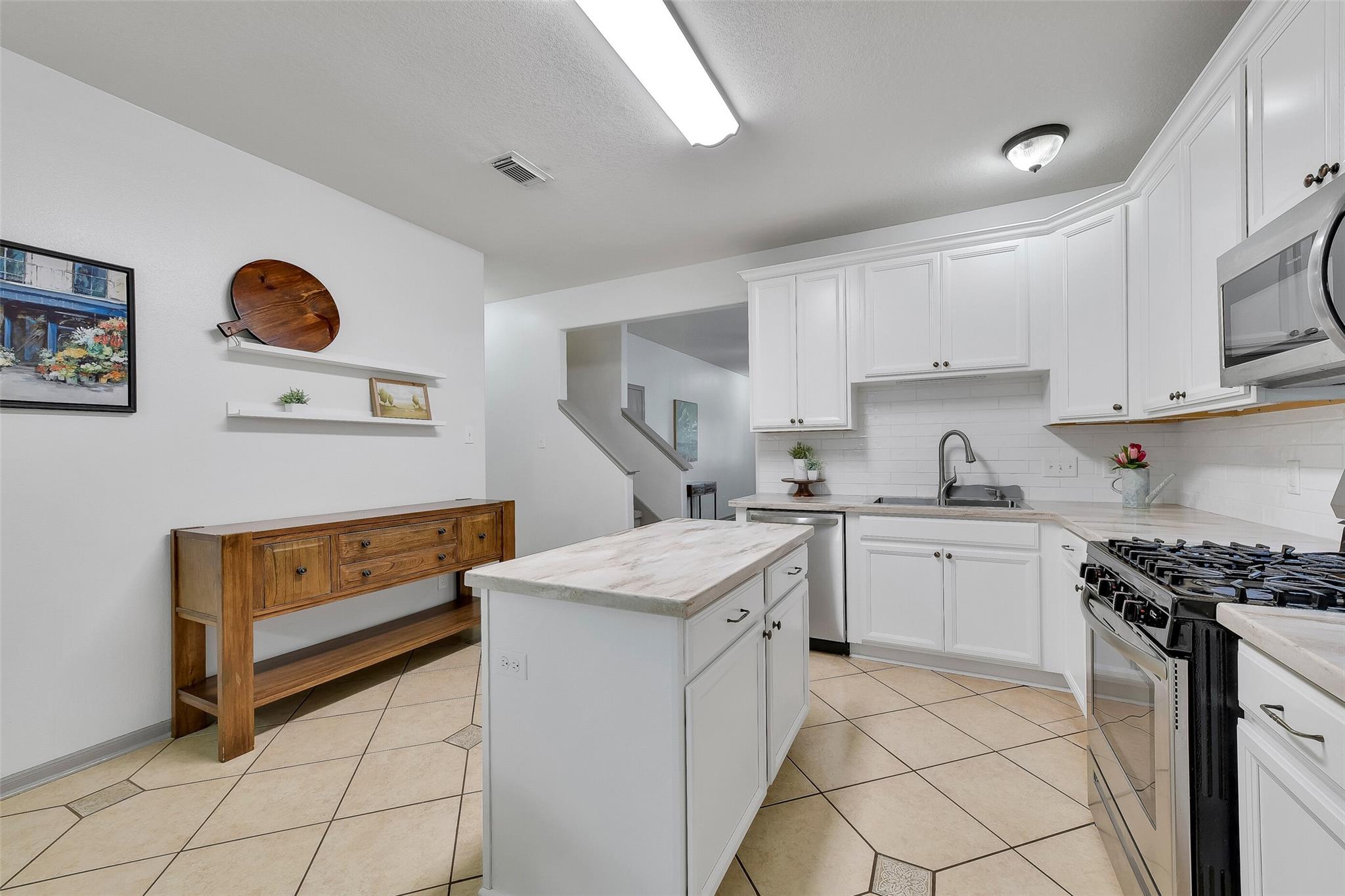 1056 Cabot Cove