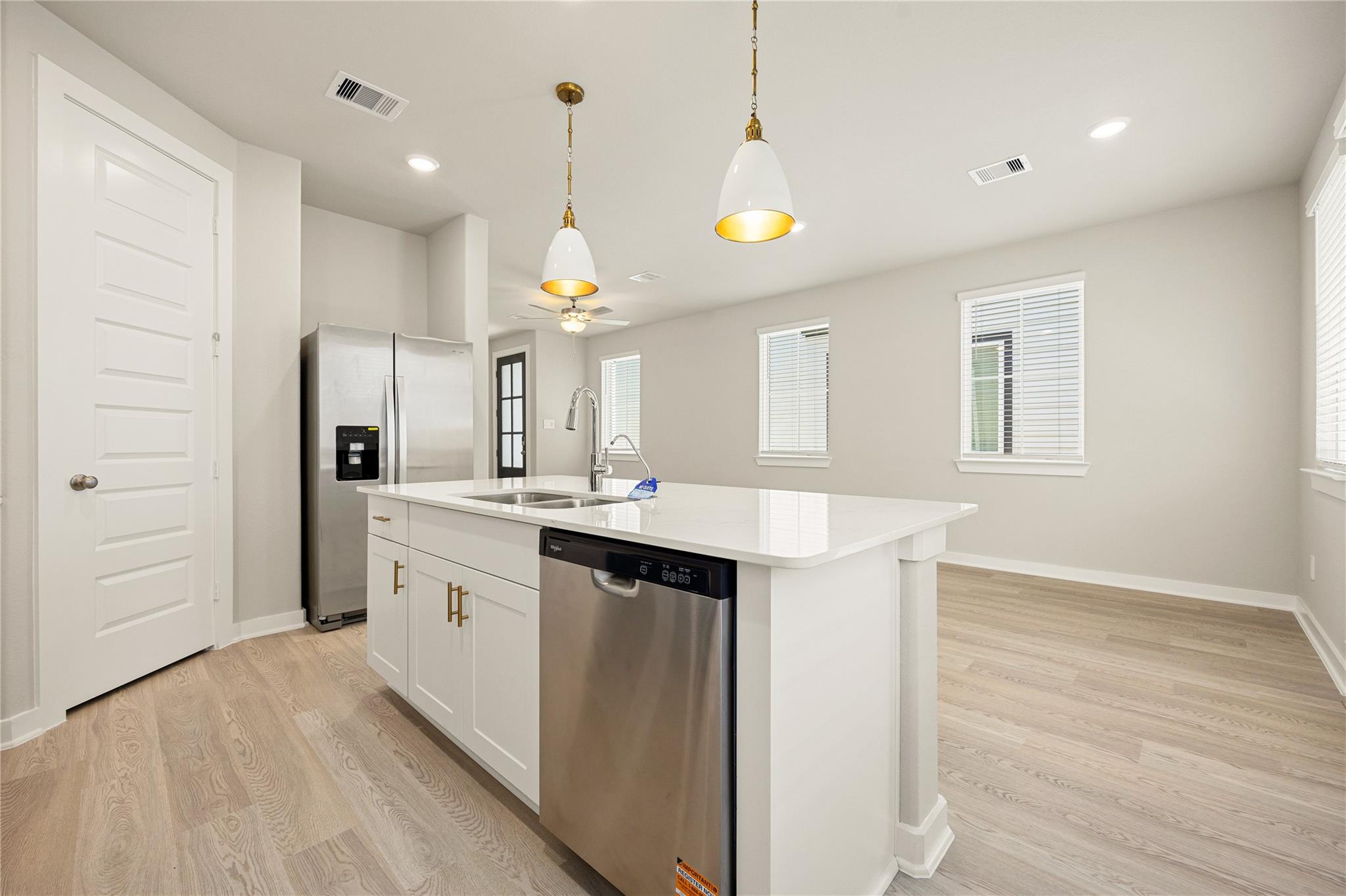 10015 Rustic Charm Street