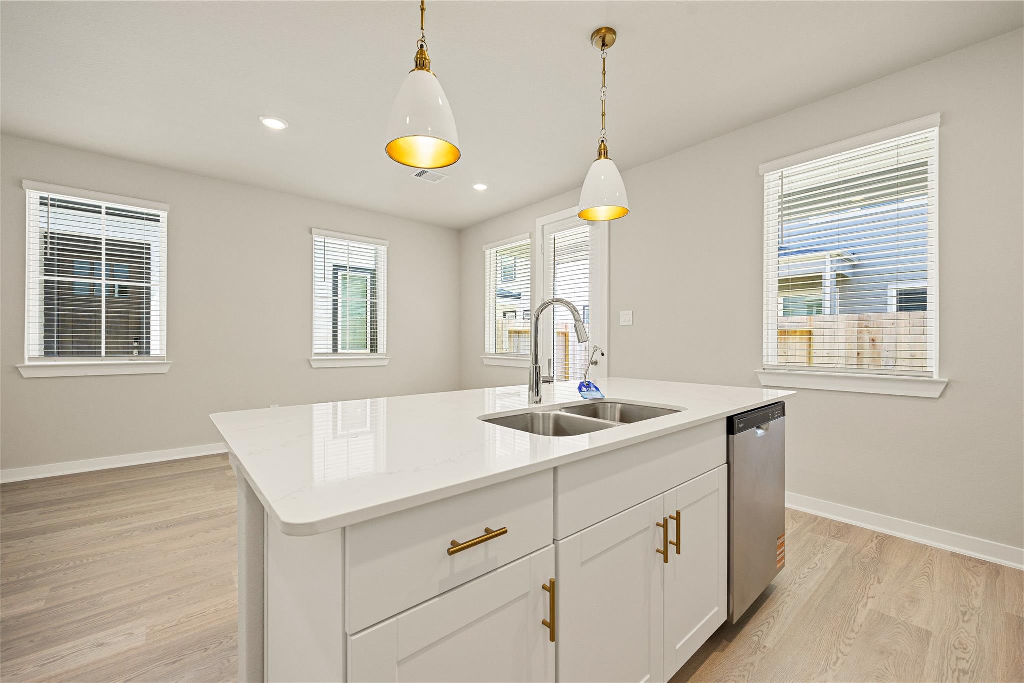 10015 Rustic Charm Street
