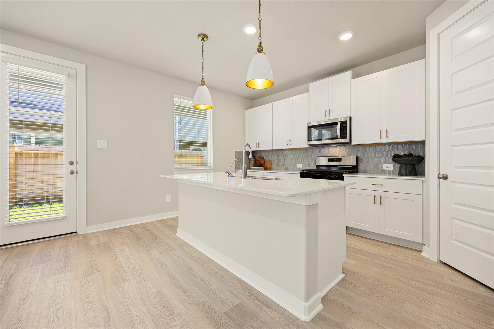 10015 Rustic Charm Street
