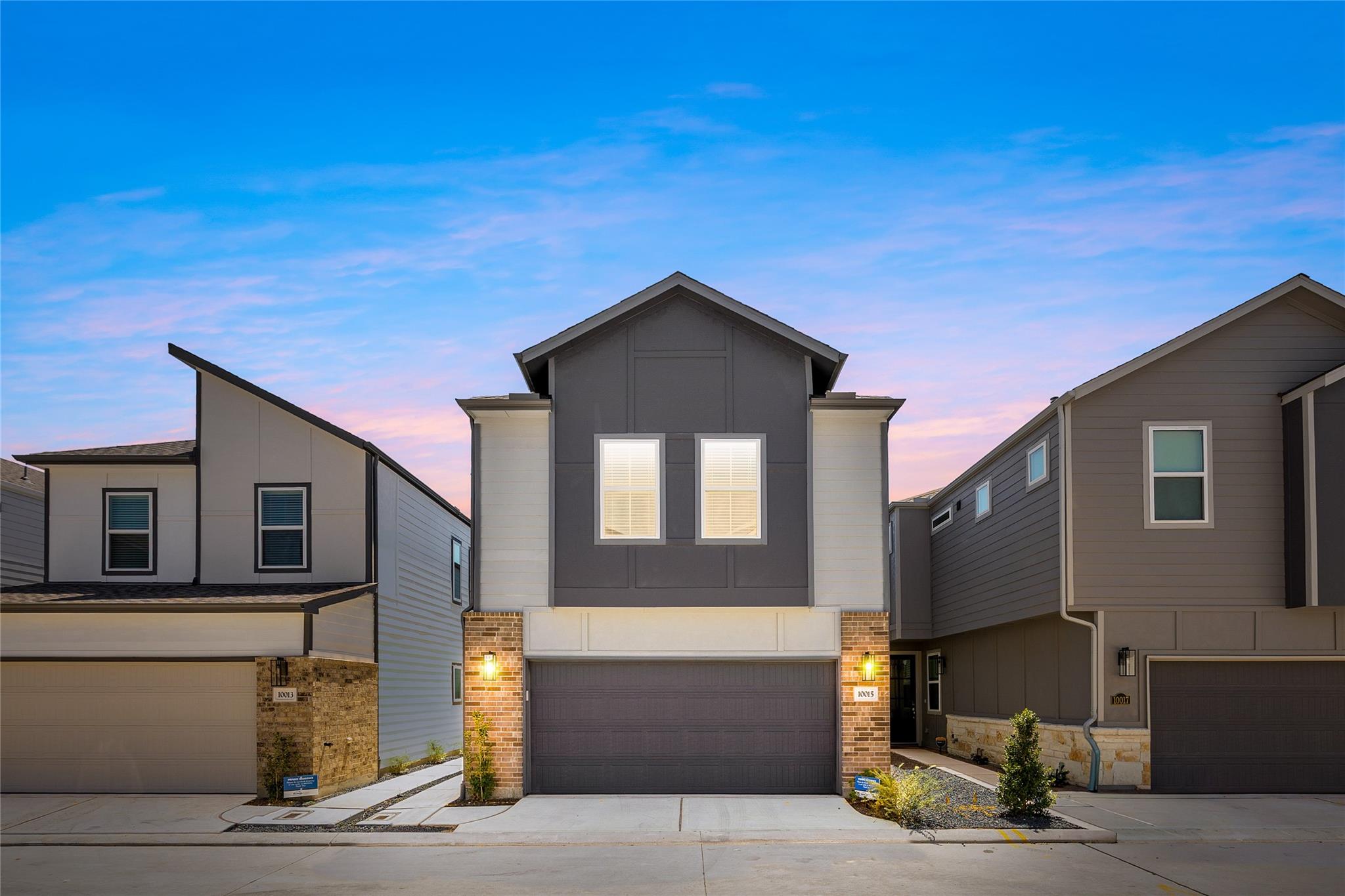 10015 Rustic Charm Street
