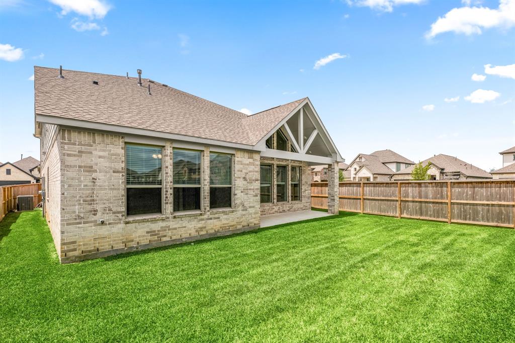 801 Laguna Green Lane