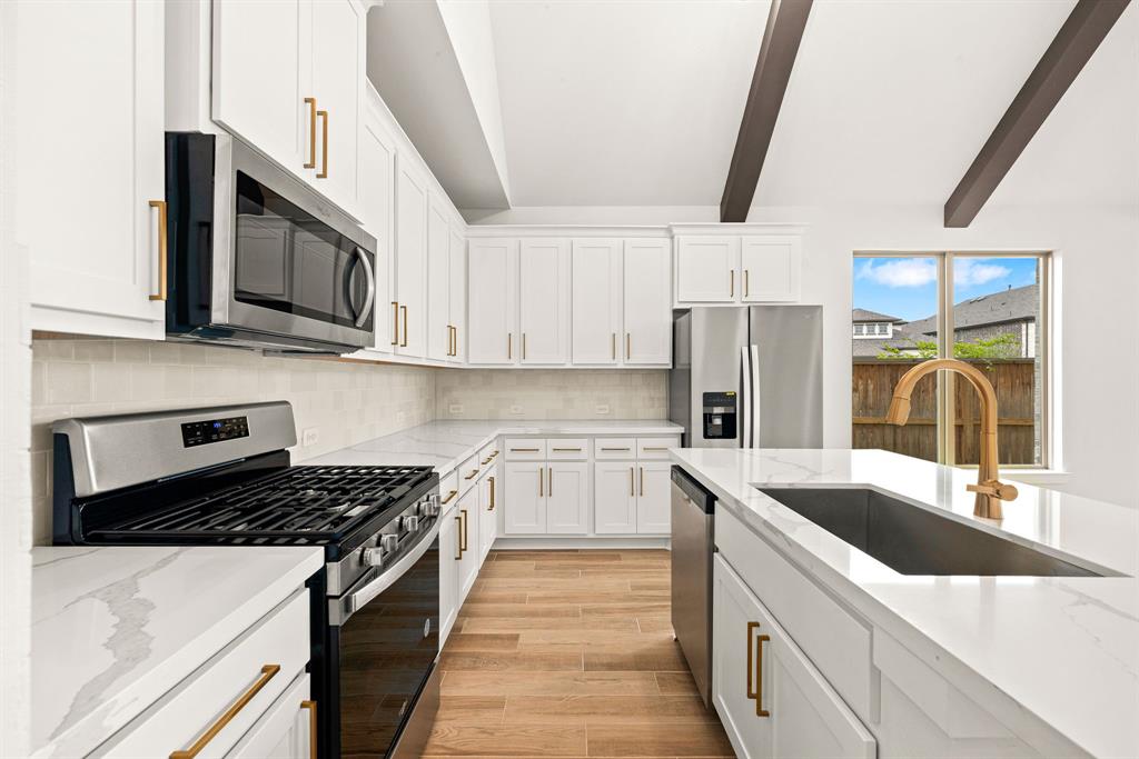 801 Laguna Green Lane