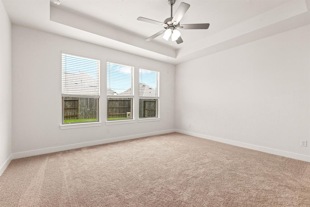 801 Laguna Green Lane