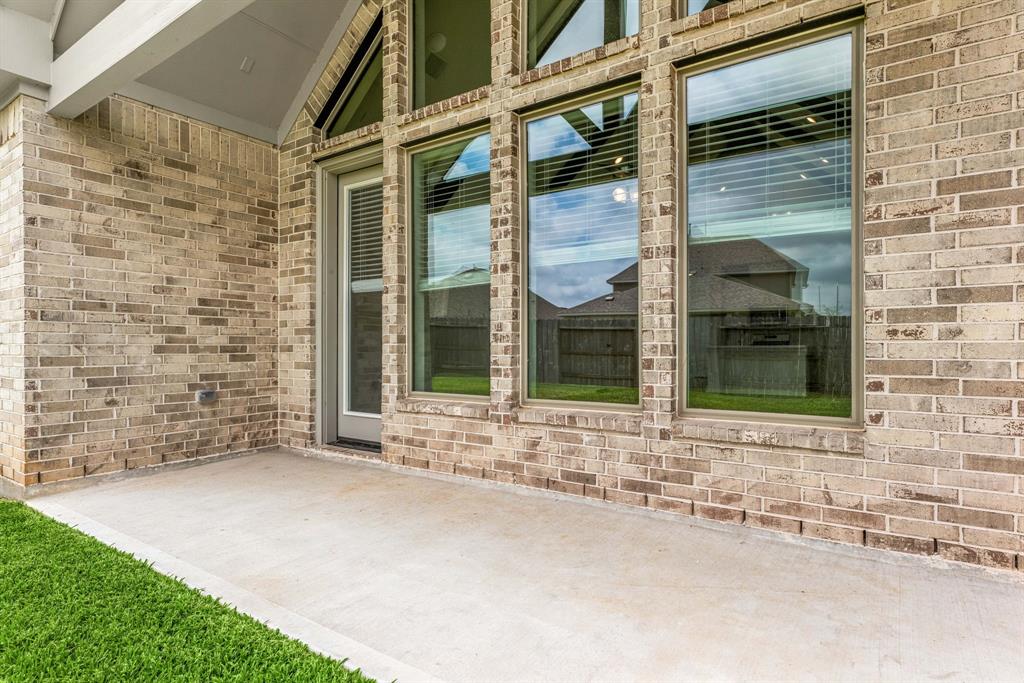 801 Laguna Green Lane