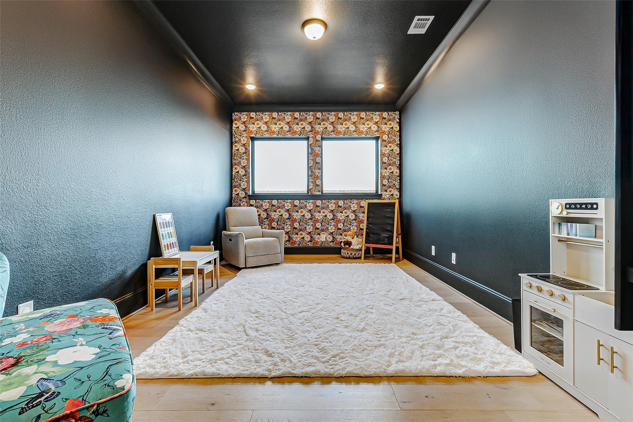 7606 Redwoods Forest Drive