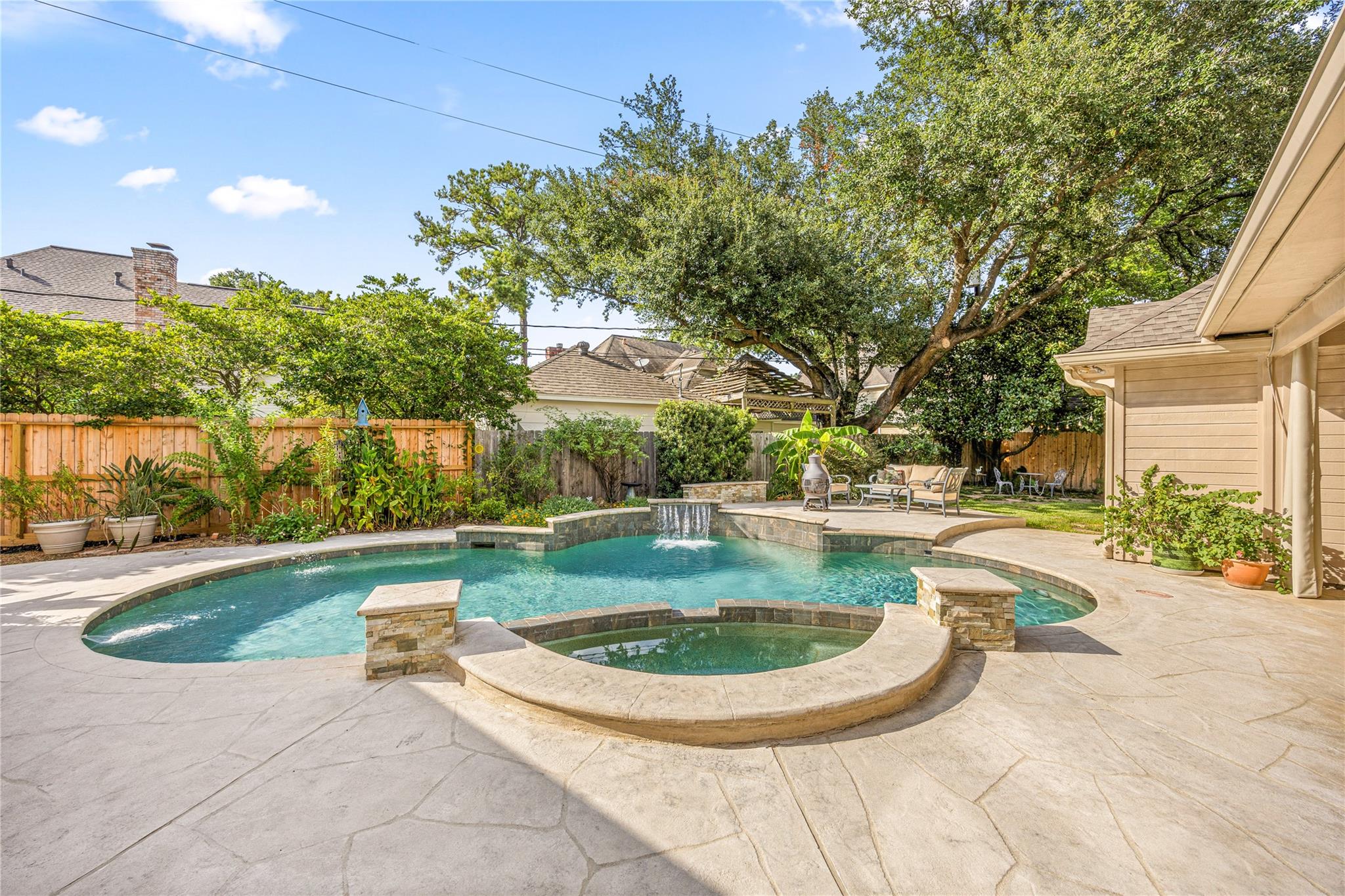 8631 Asprey Court