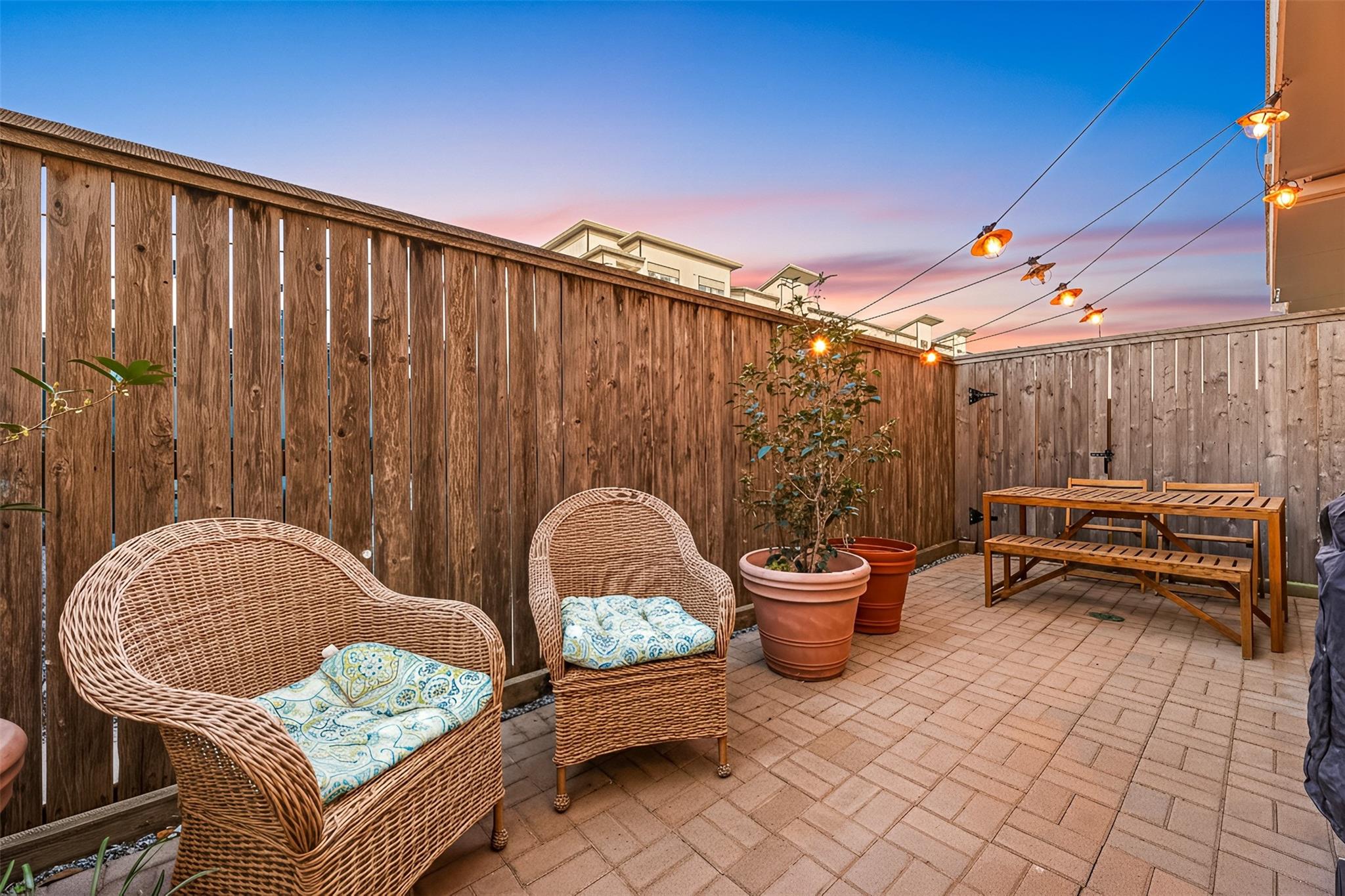 2819 Decker Place