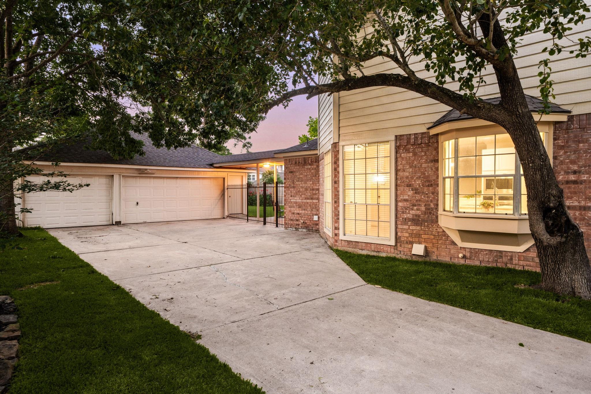 24726 Lakebriar Drive