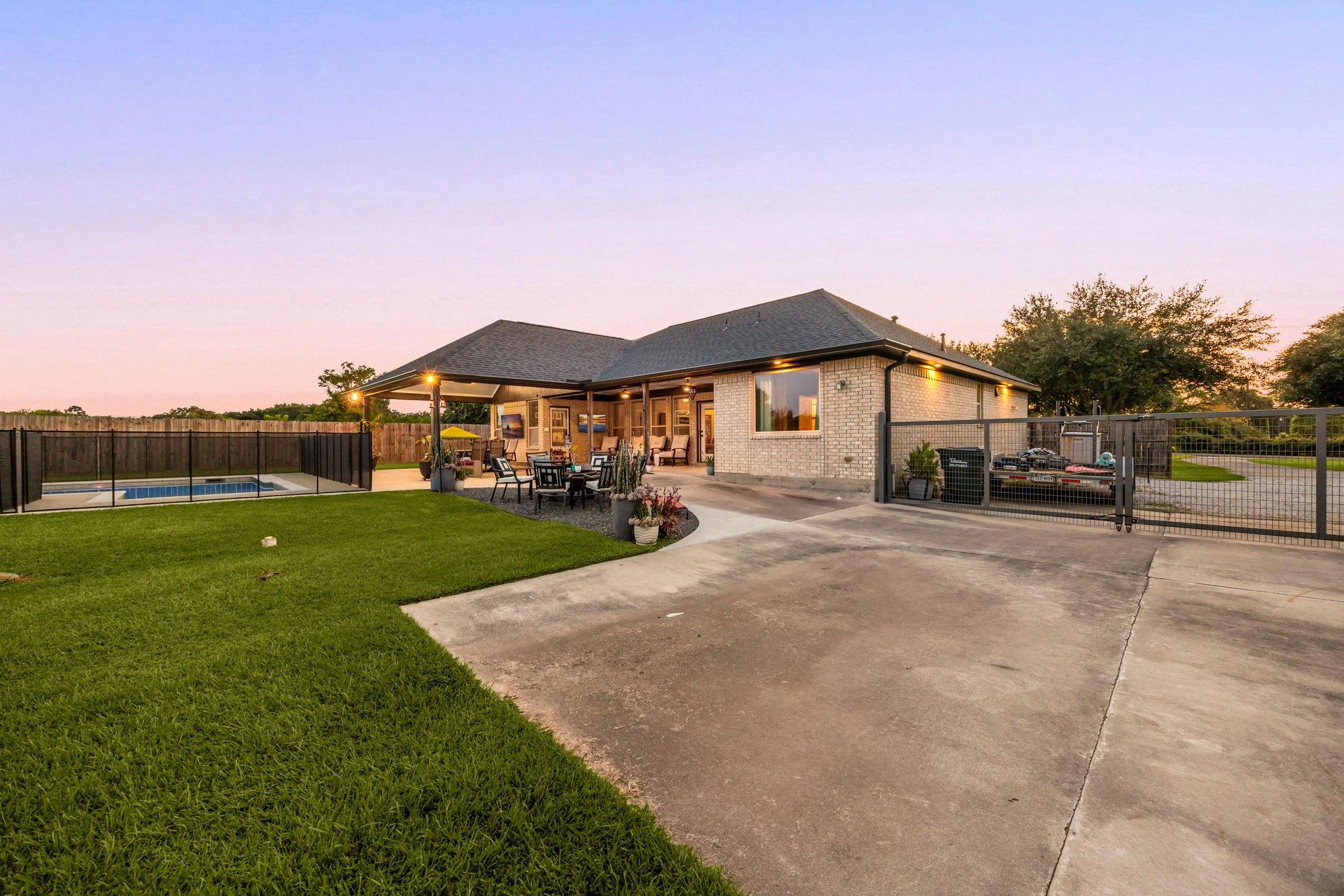35129 Pontiac Drive
