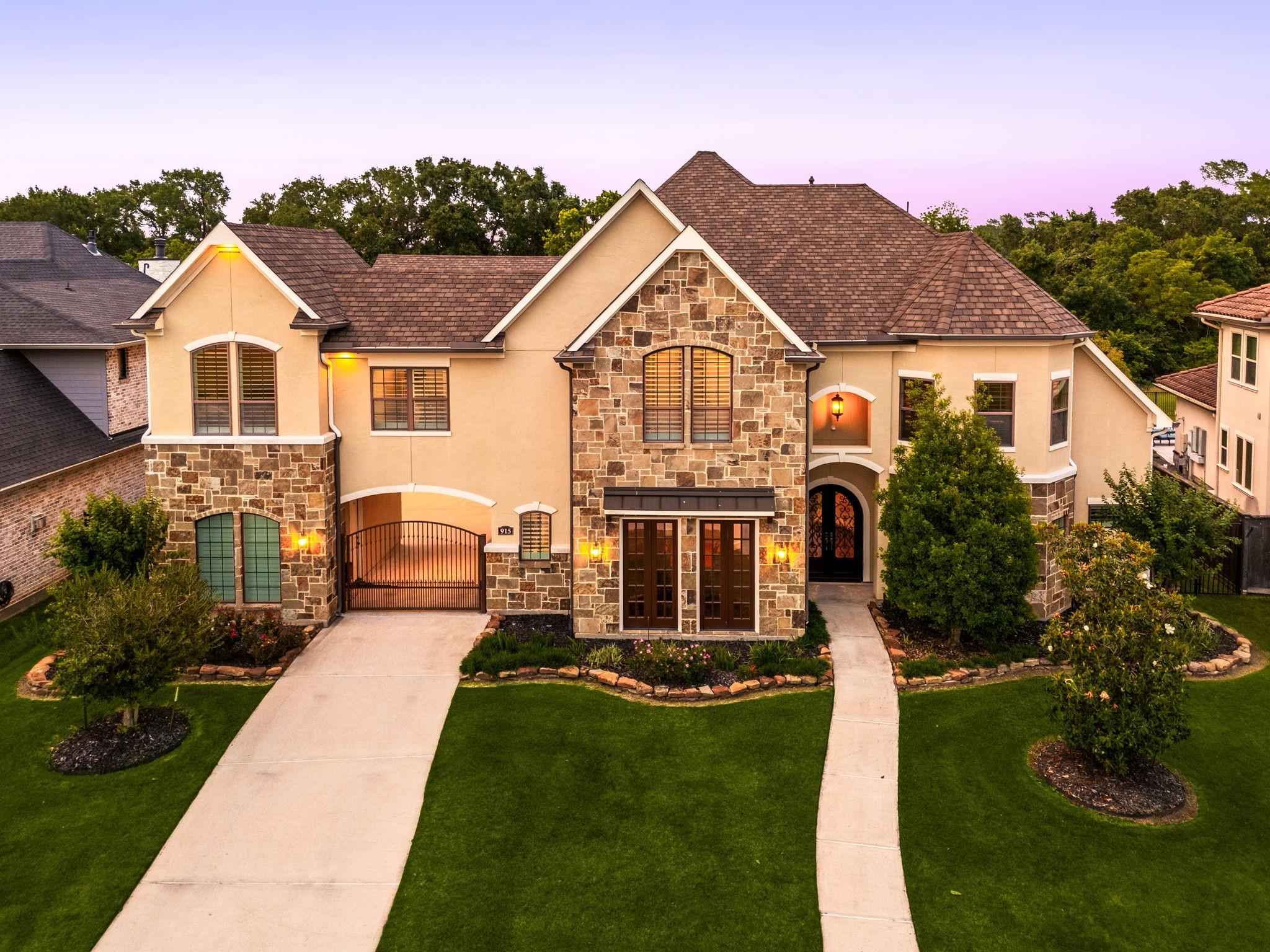 915 Windsor Woods Lane