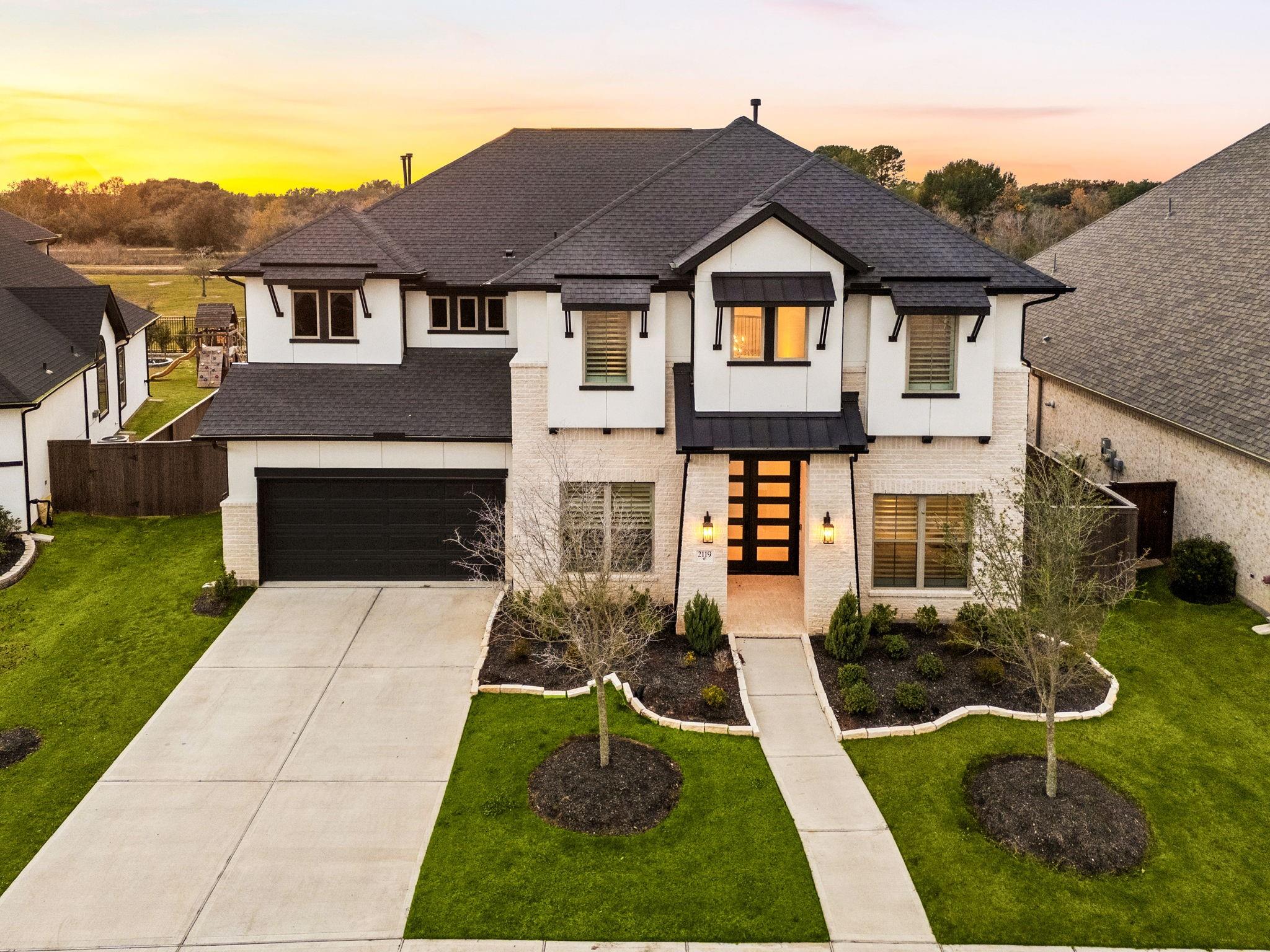 2119 Myrtle Manor Lane