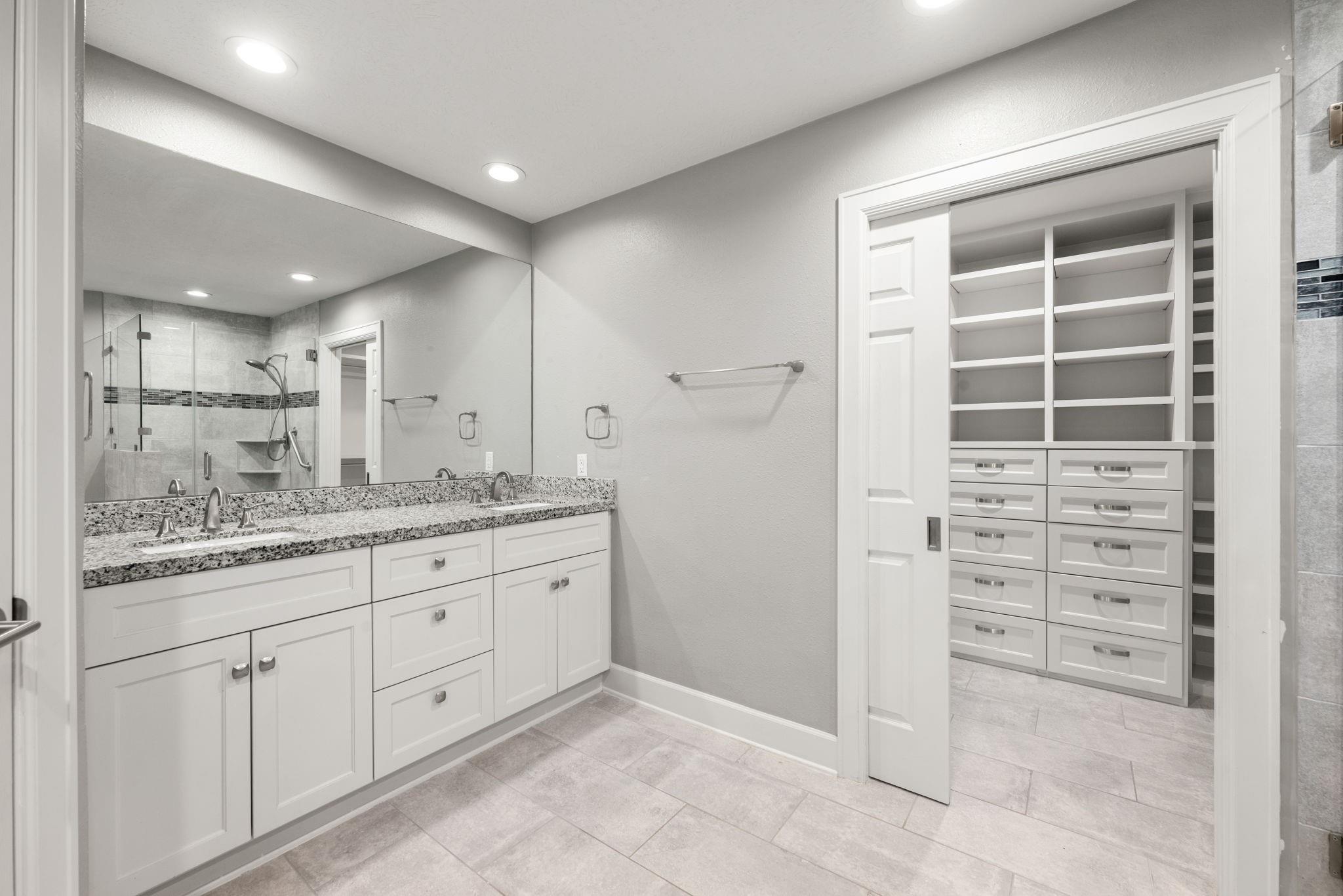 6031 Whispering Lakes Drive, Katy
