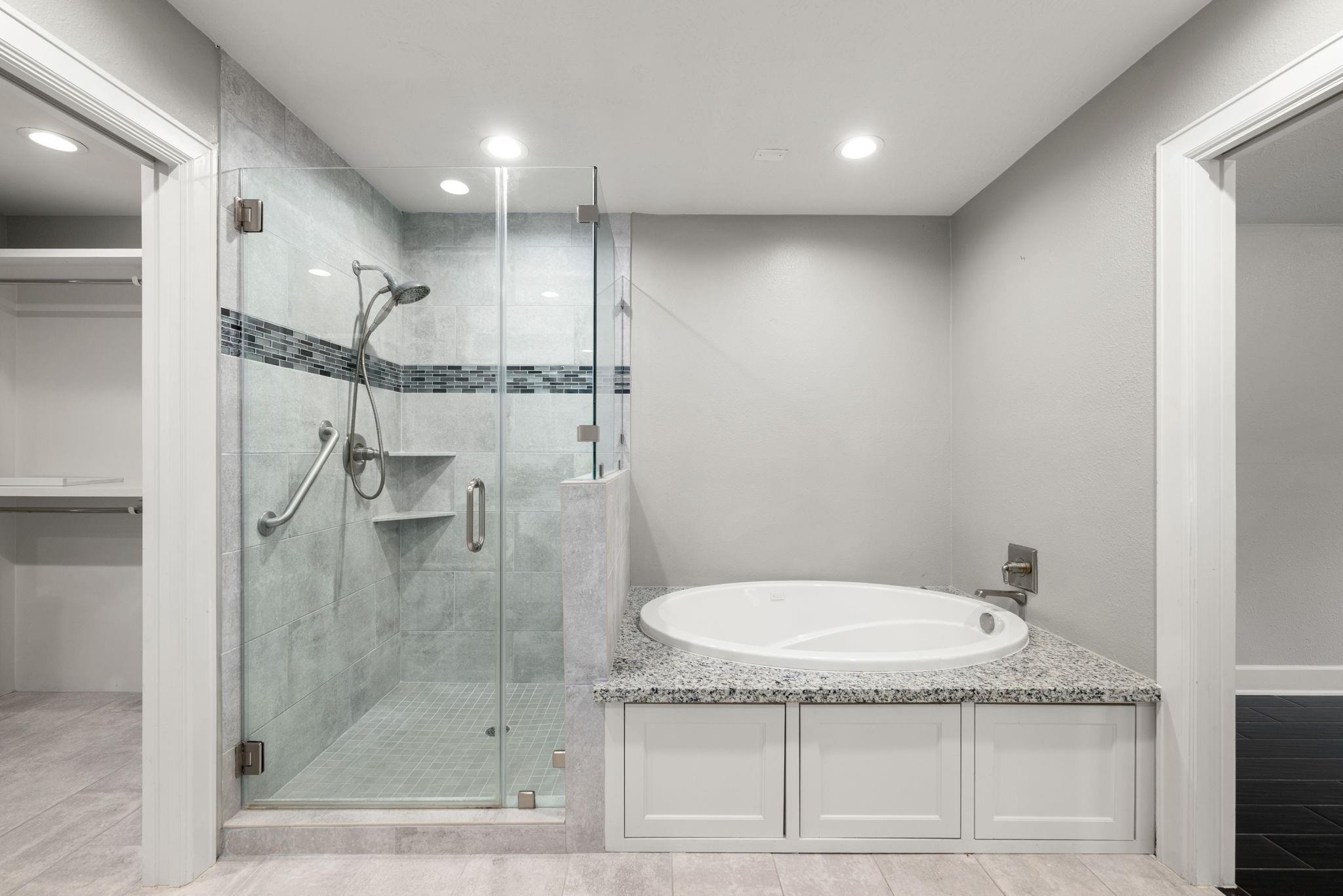 6031 Whispering Lakes Drive, Katy