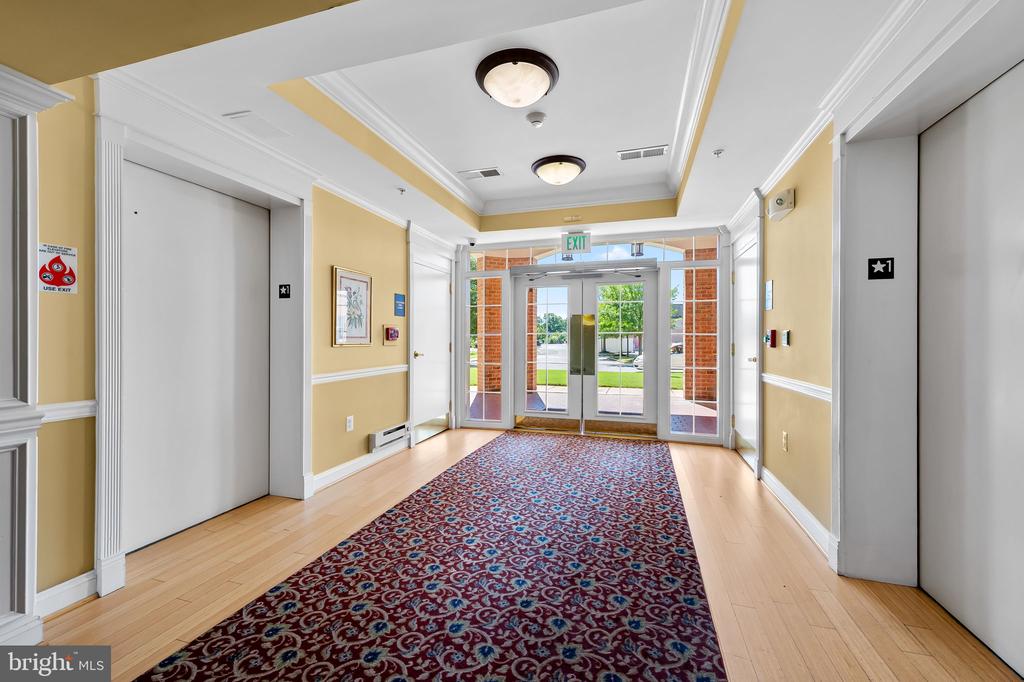 8535 VETERANS HIGHWAY Unit: 101