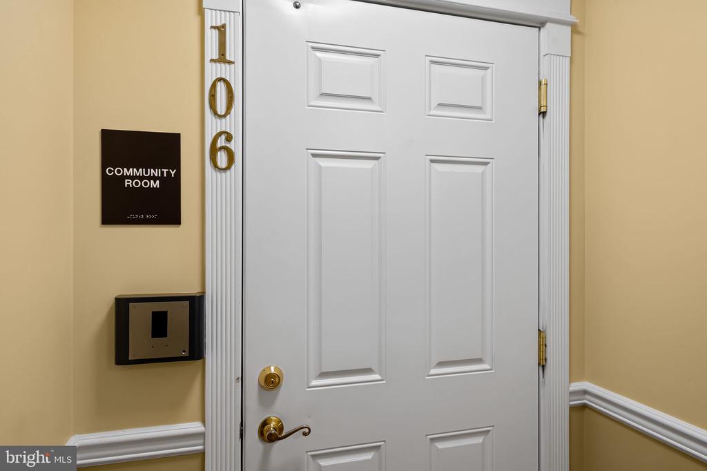 8535 VETERANS HIGHWAY Unit: 101
