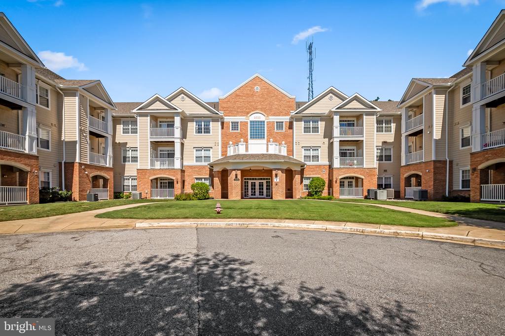 8535 VETERANS HIGHWAY Unit: 101