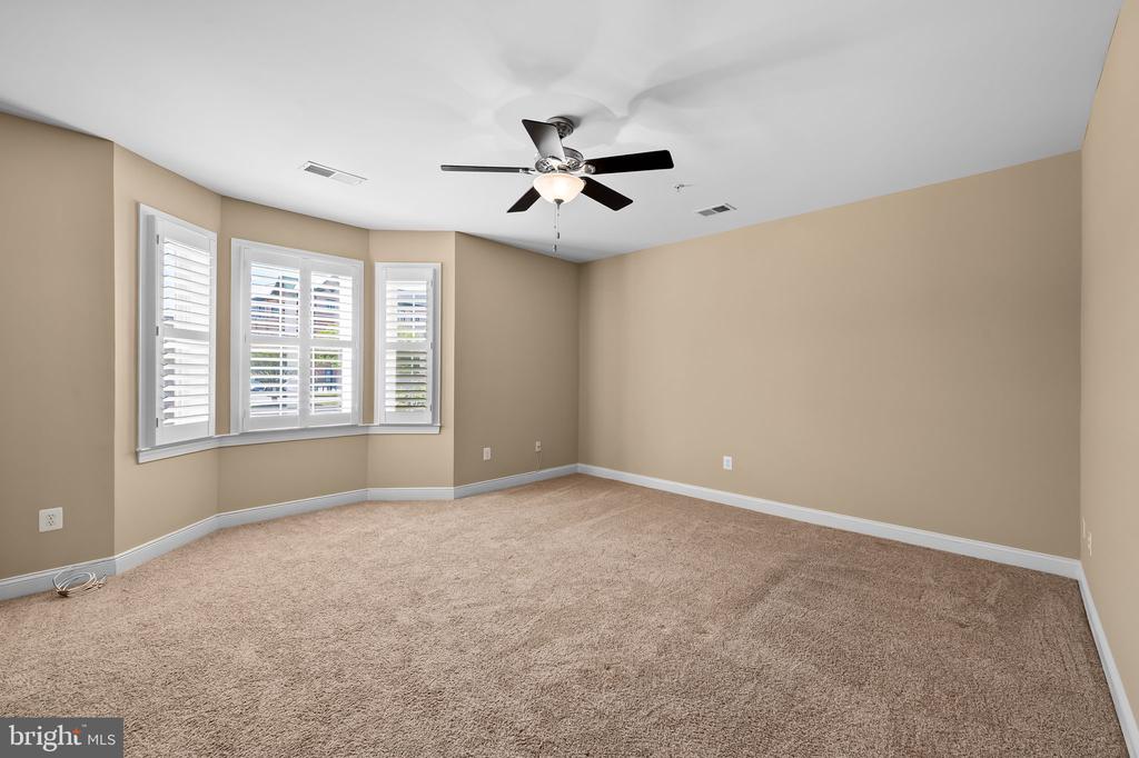 8535 VETERANS HIGHWAY Unit: 101