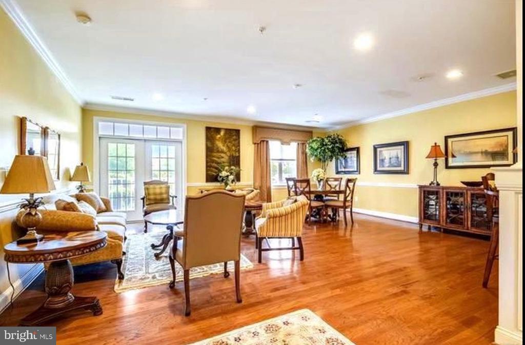 8535 VETERANS HIGHWAY Unit: 101