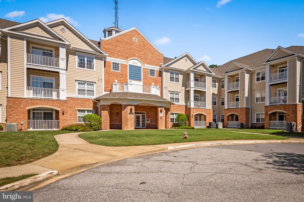 8535 VETERANS HIGHWAY Unit: 101