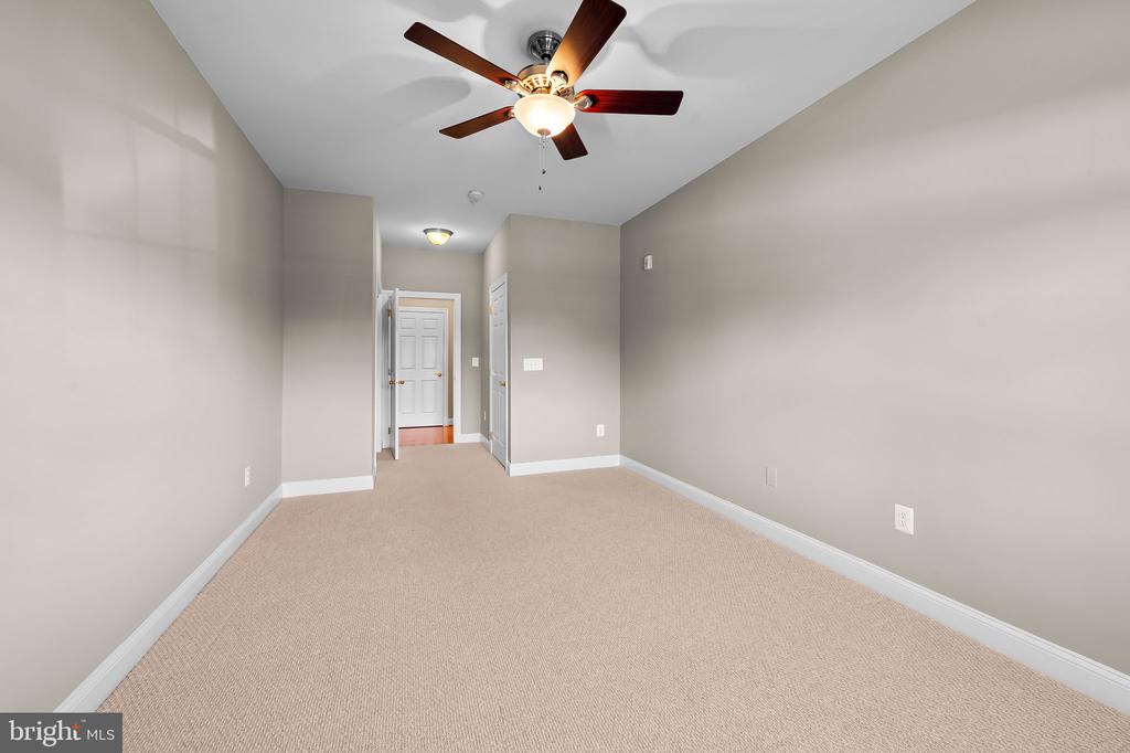 8535 VETERANS HIGHWAY Unit: 101
