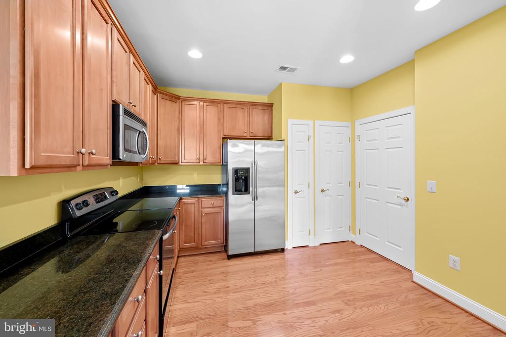 8535 VETERANS HIGHWAY Unit: 101
