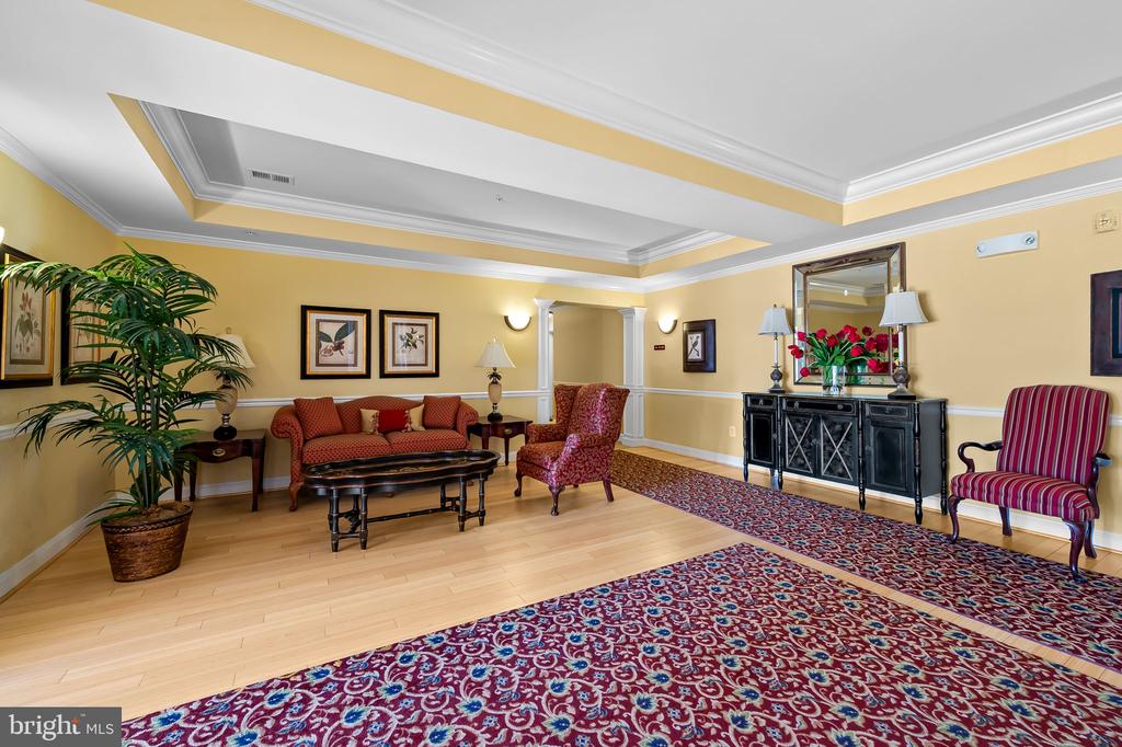 8535 VETERANS HIGHWAY Unit: 101