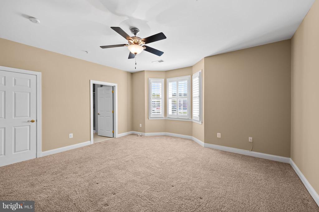8535 VETERANS HIGHWAY Unit: 101