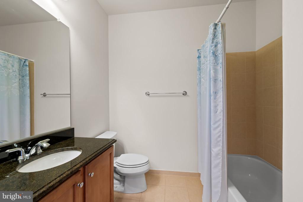 8535 VETERANS HIGHWAY Unit: 101