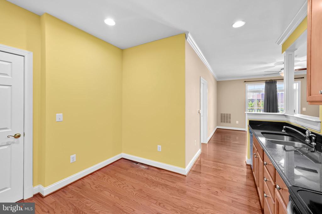 8535 VETERANS HIGHWAY Unit: 101